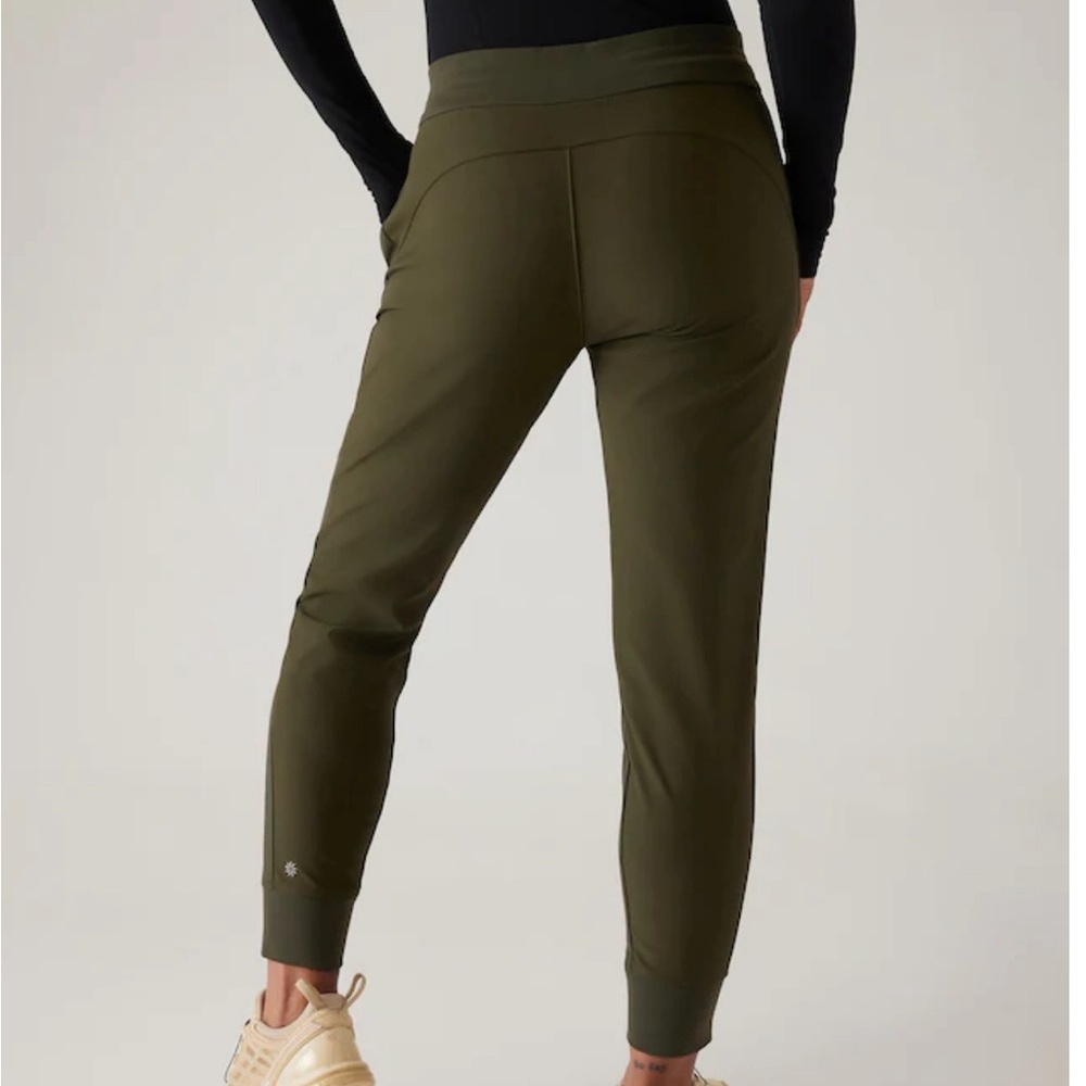 Athleta Headlands Hybrid Mid Rise Jogger